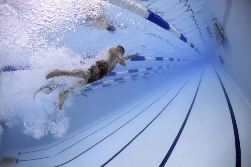 ¿Es realmente la natación el mejor ejercicio?